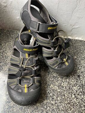 Dream Pairs Kids Gray and Yellow Closed-Toe Sport Sandals